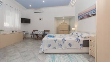 3 bedrooms, iron/ironing board, Internet, bed sheets