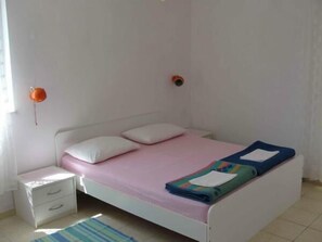 2 quartos, acesso à internet, roupa de cama