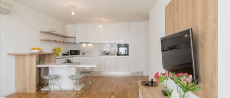 Fridge, microwave, oven, stovetop