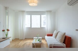 TV - Apartment White Gardenia (ST) - One Bedroom Apartment with Balcony (Split)