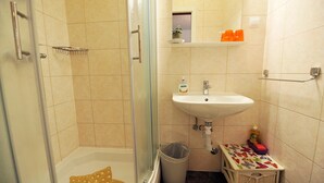 A bathroom with a shower, sink, and toilet. - Villa Katarina - Double Room with Sea View (First Floor) (Dubrovnik)