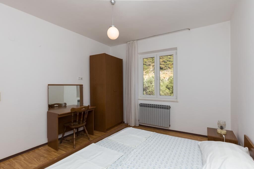 1 camera, ferro/asse da stiro, lenzuola