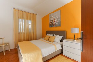2 dormitorios, tabla de planchar con plancha, wifi gratis y ropa de cama