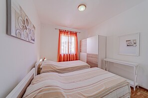 4 Schlafzimmer, Bügeleisen/Bügelbrett, Internetzugang, Bettwäsche