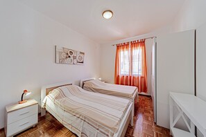 4 Schlafzimmer, Bügeleisen/Bügelbrett, Internetzugang, Bettwäsche
