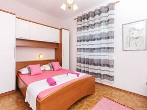 5 bedrooms, iron/ironing board, Internet, bed sheets - Villa Lina - Five Bedroom Villa with Terrace and Sea View (Brsecine)