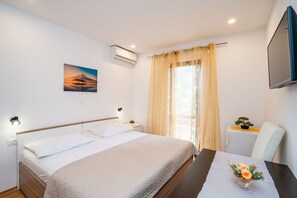 1 bedroom, WiFi, bed sheets - Apartment & Rooms Papa - Standard Double Room with Balcony and Partial Sea View (Srebreno)