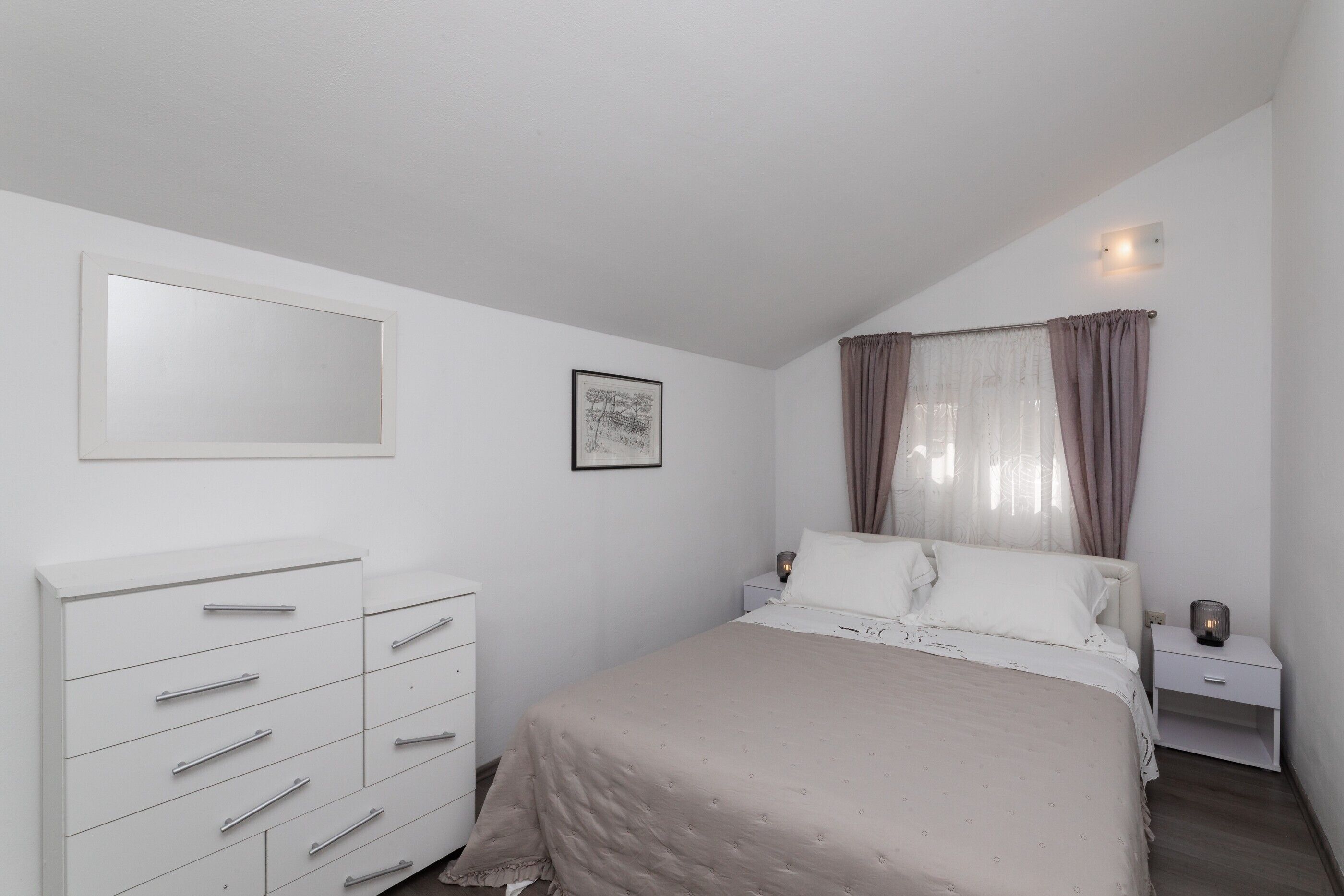 1 bedroom, internet, bed sheets