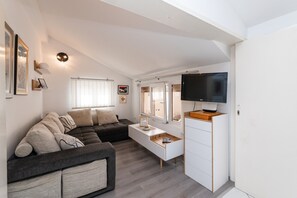 TV - Apartments Roda - Comfort One Bedroom Apartment with Terrace (Supetar)