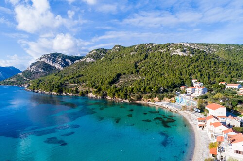 Villa Nives - Three-Bedroom Villa with Terrace and Sea View