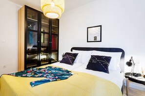 2 bedrooms, iron/ironing board, free WiFi, bed sheets - Apartment Black & White - Comfort Two Bedroom Apartment with Balcony (Split)