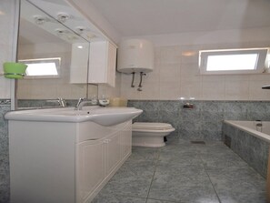 Vasca, asciugacapelli, asciugamani