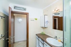 Hair dryer, towels