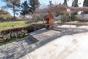 المنطقة المحيطة بالمنشأة