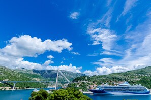 صورة غير مصنفة، 3 من 13، زرّ