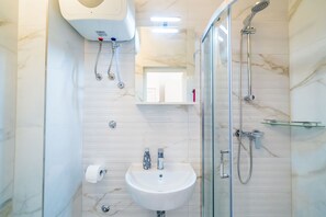 Ilmaiset hygieniatuotteet, pyyhkeet, vessapaperi