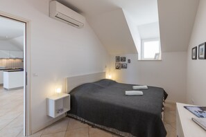 1 habitación, tabla de planchar con plancha, internet y ropa de cama 