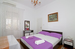 Wi-Fi de cortesia, roupa de cama