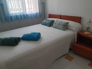 3 chambres, fer et planche à repasser, lit parapluie, Wi-Fi