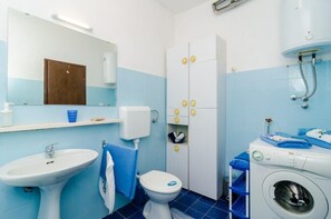 Bathtub, hair dryer, towels