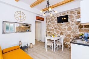 Dining - Mata Family Apartments - One Bedroom Apartment with Terrace and Sea View (Molunat)