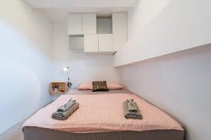 2 bedrooms, WiFi, bed sheets - Captain's Studio - Two Bedroom Apartment with Terrace (Mokosica)
