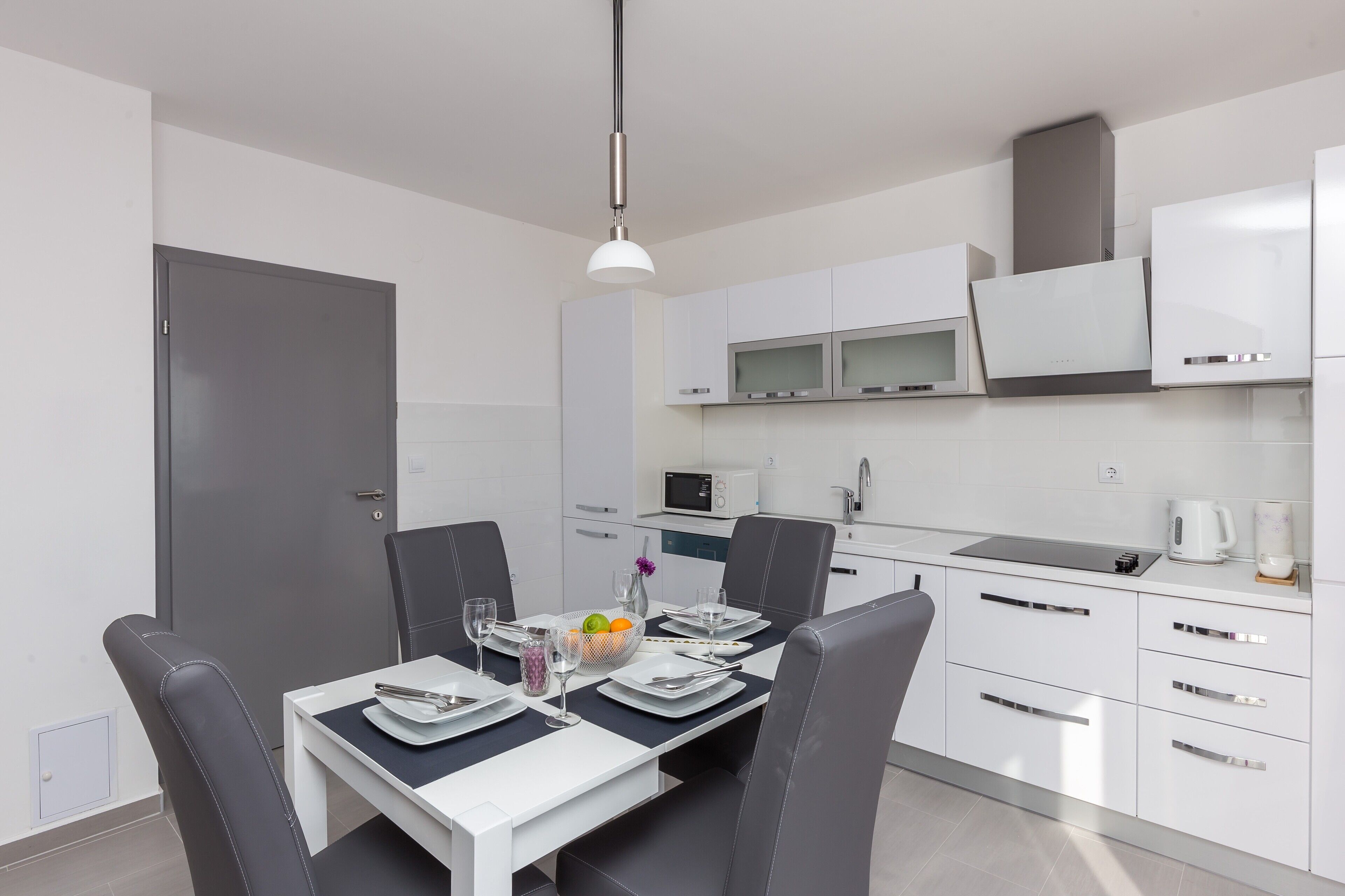 Coffee/tea maker, fridge, microwave, dishwasher