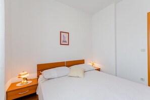 1 chambre, fer et planche à repasser, Wi-Fi, literie fournie
