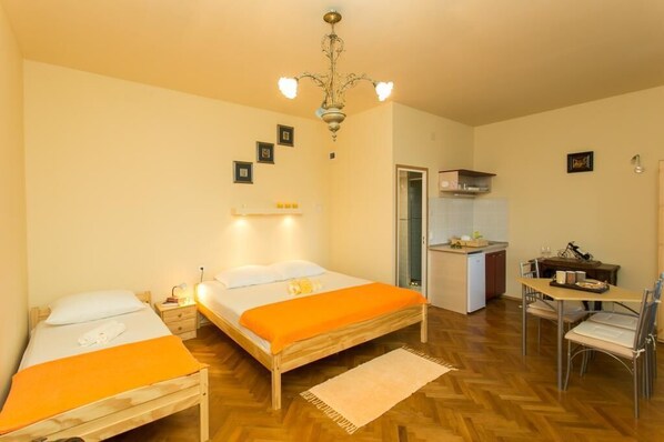 1 bedroom, free WiFi, bed sheets