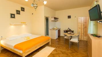 1 bedroom, free WiFi, bed sheets