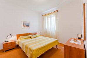 1 chambre, fer et planche à repasser, Wi-Fi, literie fournie