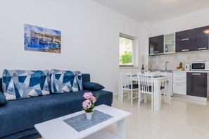 TV - Apartments Maky - Superior One Bedroom Apartment with City View (A1) (Dubrovnik)