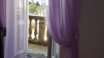 1 bedroom, free WiFi, bed sheets