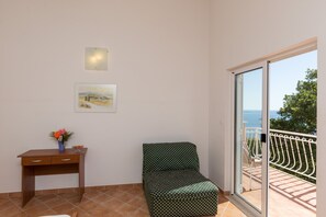 Fer et planche à repasser, accès Internet, draps fournis