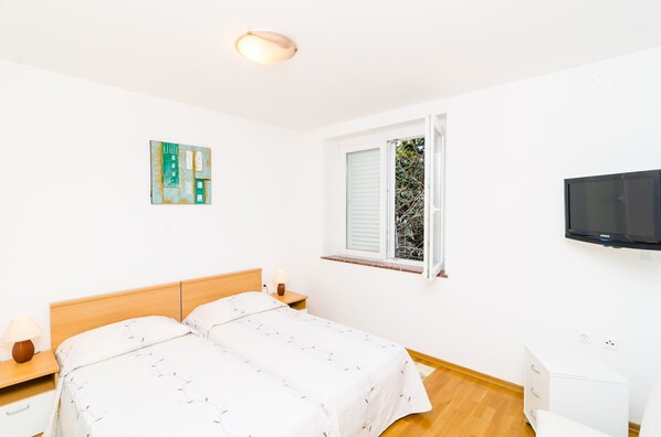 1 bedroom, WiFi, bed sheets