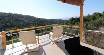 Greenside Cottage Lumi-Two Bedroom Holiday Home with Terrace and Sea view