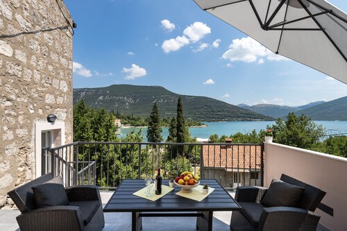 Holiday Home Monika - Ferienhaus mit 2 Schlafzimmern, Terrasse und Meerblick