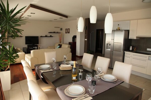 Interior - Apartment Toma - Comfort Two-Bedroom Apartment with Terrace and Sea View (Kucine)