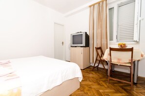 1 bedroom, internet, bed sheets