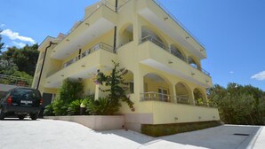 Unclassified image, 4 of 17, button - Apartments Villa Moonlight - Two Bedroom Apartment with Sea View Terrace (Okrug Gornji)