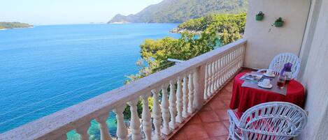 屋外ダイニングエリア