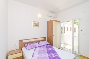 1 quarto, acesso de cortesia à internet, roupa de cama