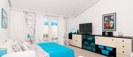 Iron/ironing board, internet, bed sheets