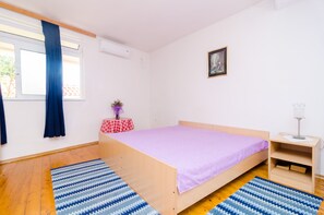 2 bedrooms, iron/ironing board, Internet, bed sheets