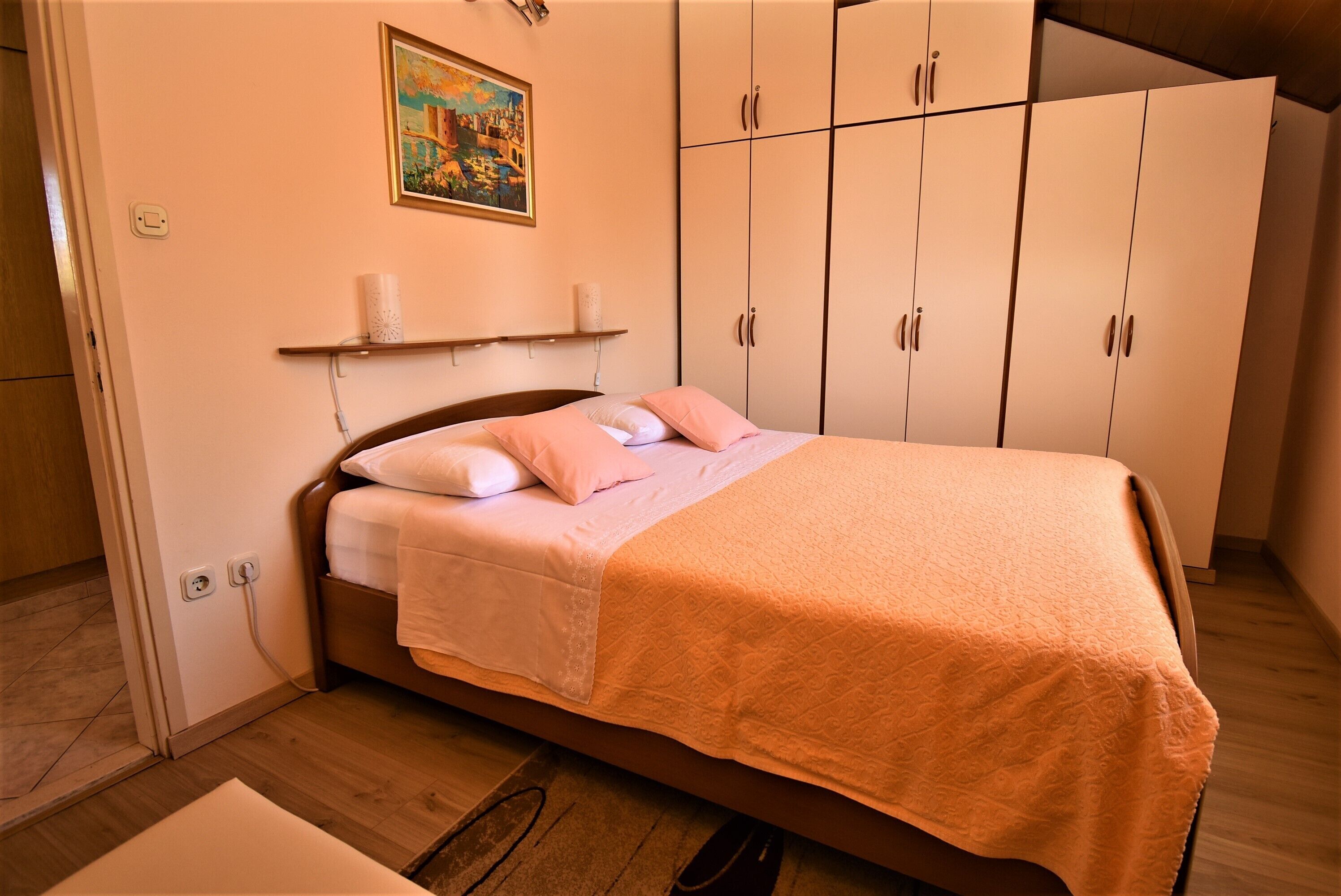 2 habitaciones, wifi gratis y ropa de cama 