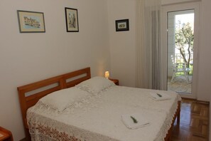 2 bedrooms, iron/ironing board, free WiFi, bed sheets