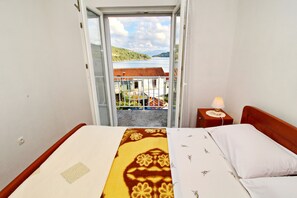 1 slaapkamer, een strijkplank/strijkijzer, wifi, beddengoed