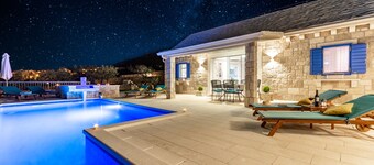 Villa Blue Sky - Three Bedroom Villa with Pool