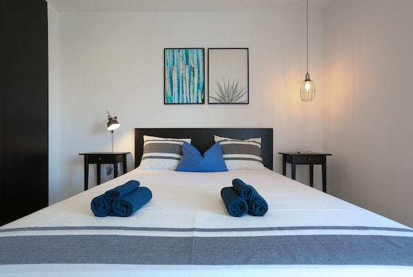 3 chambres, fer et planche à repasser, Wi-Fi, draps fournis