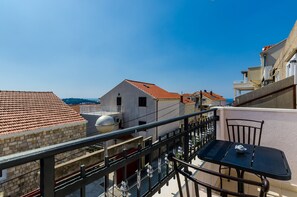 Outdoor dining - Apartments Life - Two Bedroom Apartment with Balcony and Sea View (Dubrovnik)